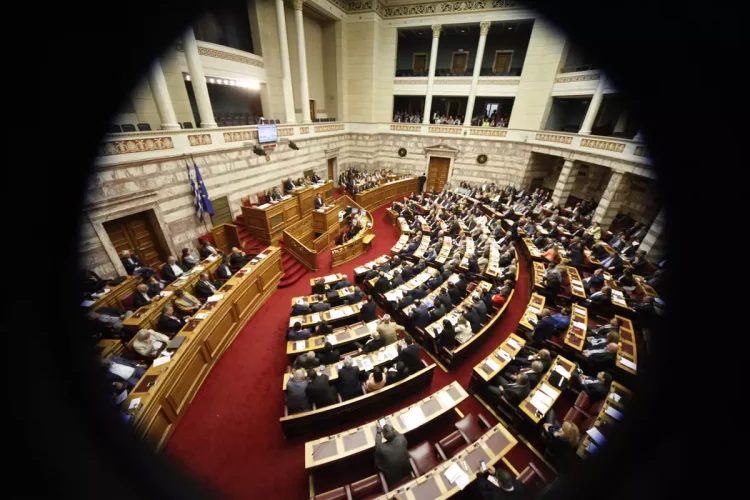 Κατατέθηκε στη Βουλή το πολυνομοσχέδιο για τη ρήτρα αναπροσαρμογής